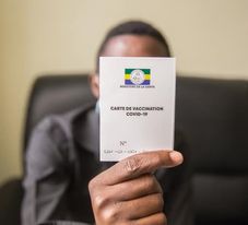 (Gabon) Un réseau de falsificateurs de cartes de vaccination démantelé