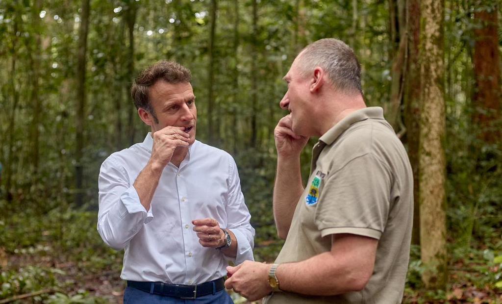 Gabon: Le président français Macron découvre l’Arboretum Raponda Walker