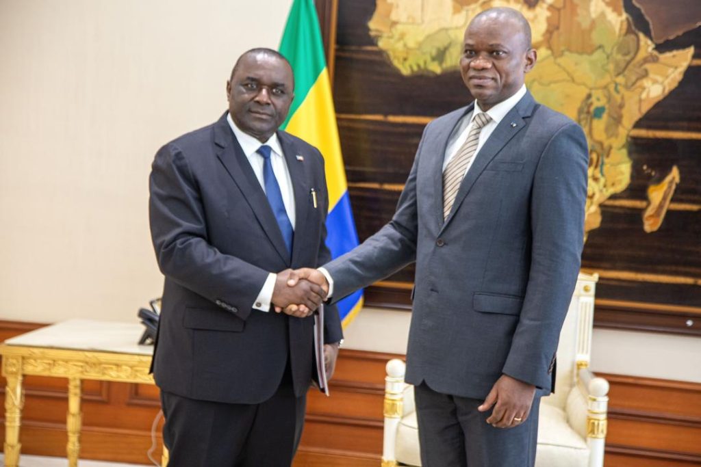 « Rencontre Diplomatique au Palais Rénovation : Le Président Oligui Nguema reçoit le Ministre de la Présidence de la Guinée Équatoriale »