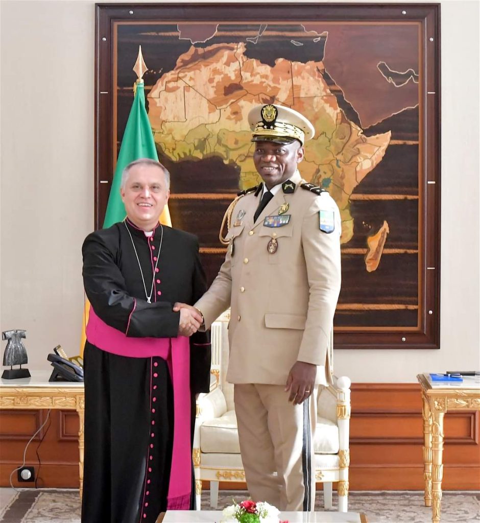 « Rencontre au sommet entre le Président de la Transition et l’Archevêque Javier Herrera Corona : Engagement renforcé pour la paix au Gabon »